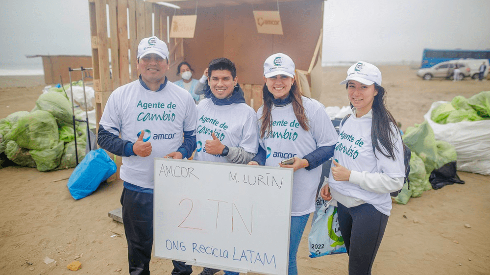 Dos toneladas de residuos sólidos fueron recolectados en la playa San Antonio de Lurín