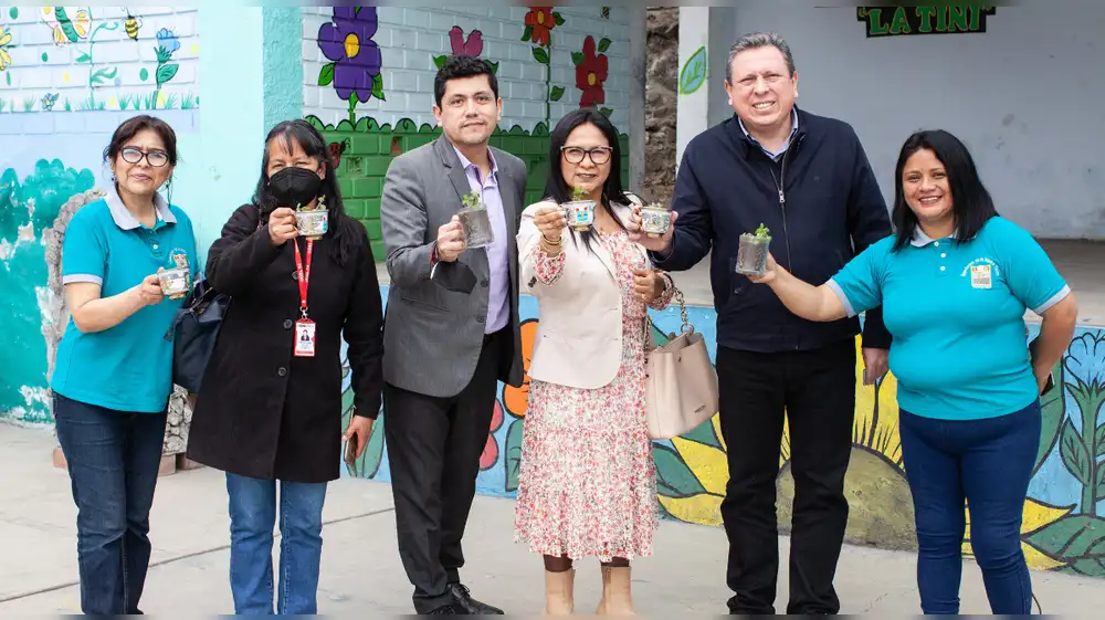 Más de 700 niños peruanos celebran la cosecha de los jardines TiNi