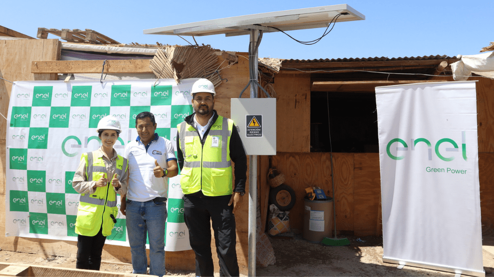 Enel instaló 21 paneles solares en instituciones educativas y viviendas de estudiantes de Nasca.
