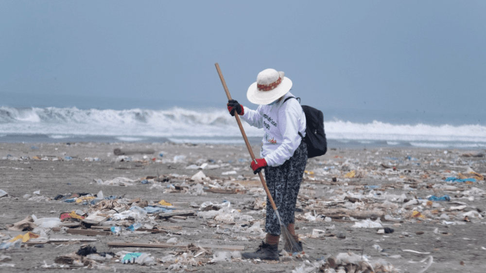 Recogen 500 toneladas de basura en las playas de Ventanilla