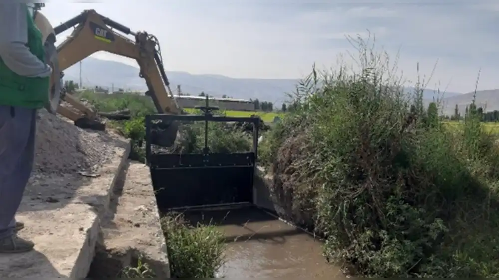 Instalaron compuertas para mejorar distribución y uso de agua en el valle de Majes