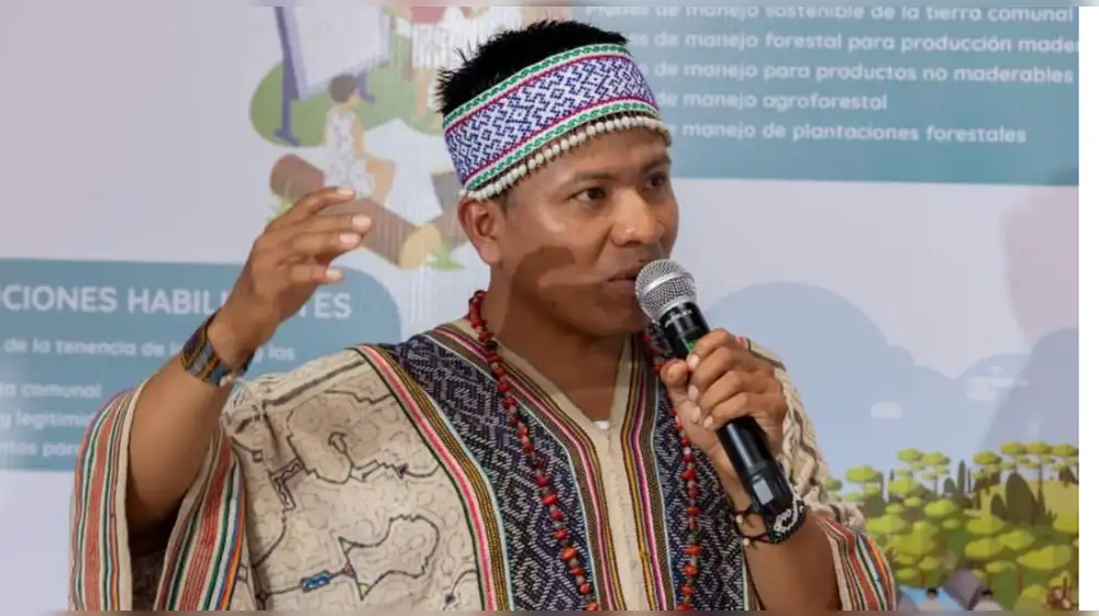 Líder Shipibo comparte estrategias sostenibles en protección forestal