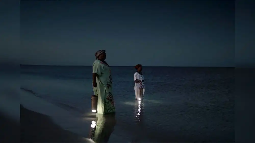 Waterlight: la lámpara que funciona con agua salada