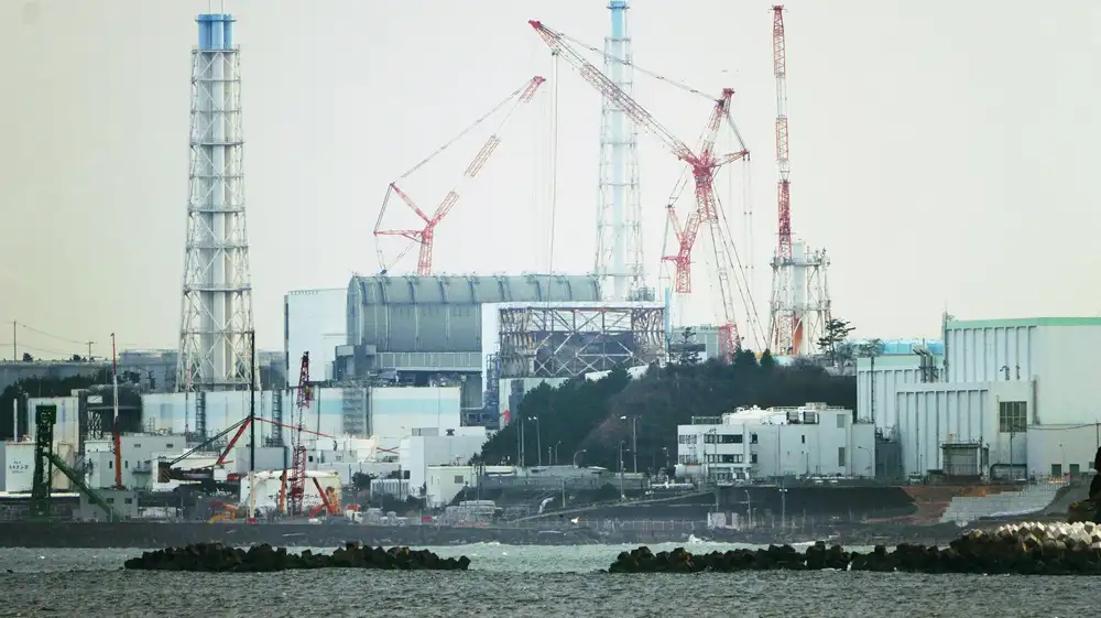 Japón vierte al océano agua tratada de la central de Fukushima