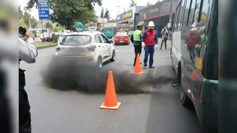 Contaminación atmosférica es más dañina que consumir tabaco