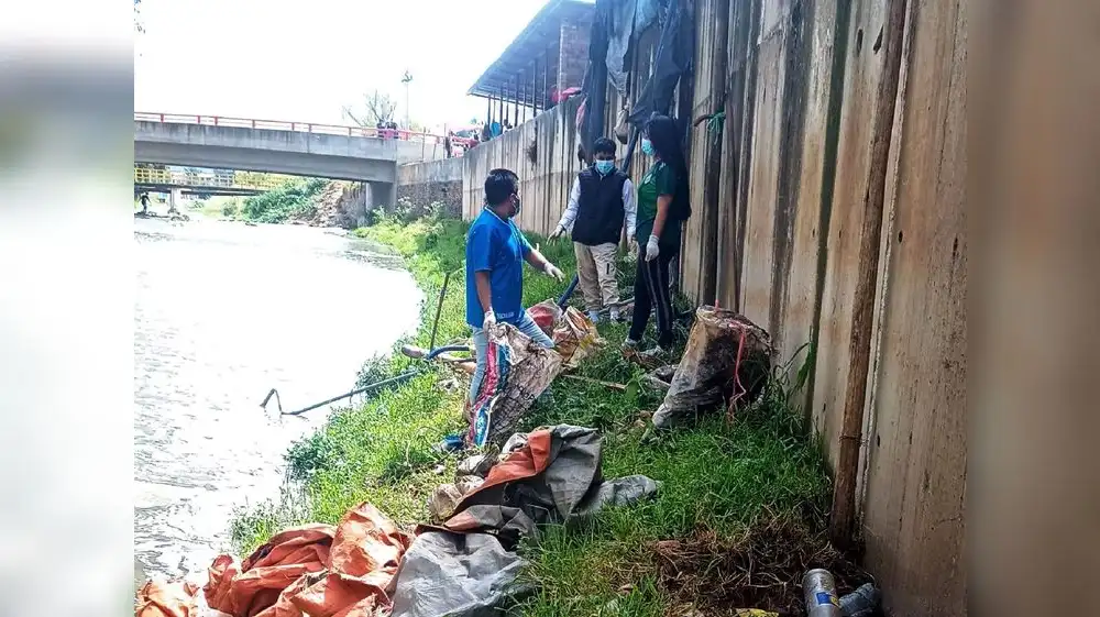 Estudiantes de Cajamarca retiran residuos del río Mashcón