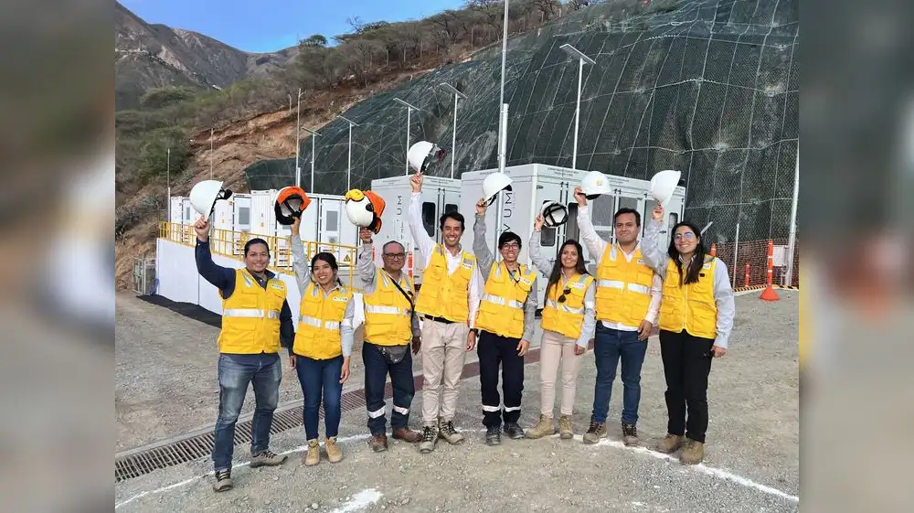 Minera Poderosa inaugura moderna generadora de energía renovable