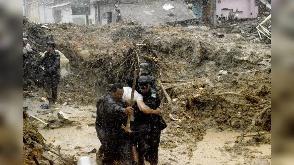 Brasil: Al menos 30 decesos y 60 desapariciones por lluvias extremas