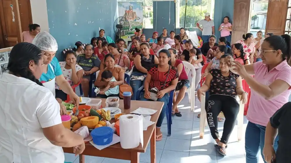 Padres y maestros son capacitadas en nutrición saludable