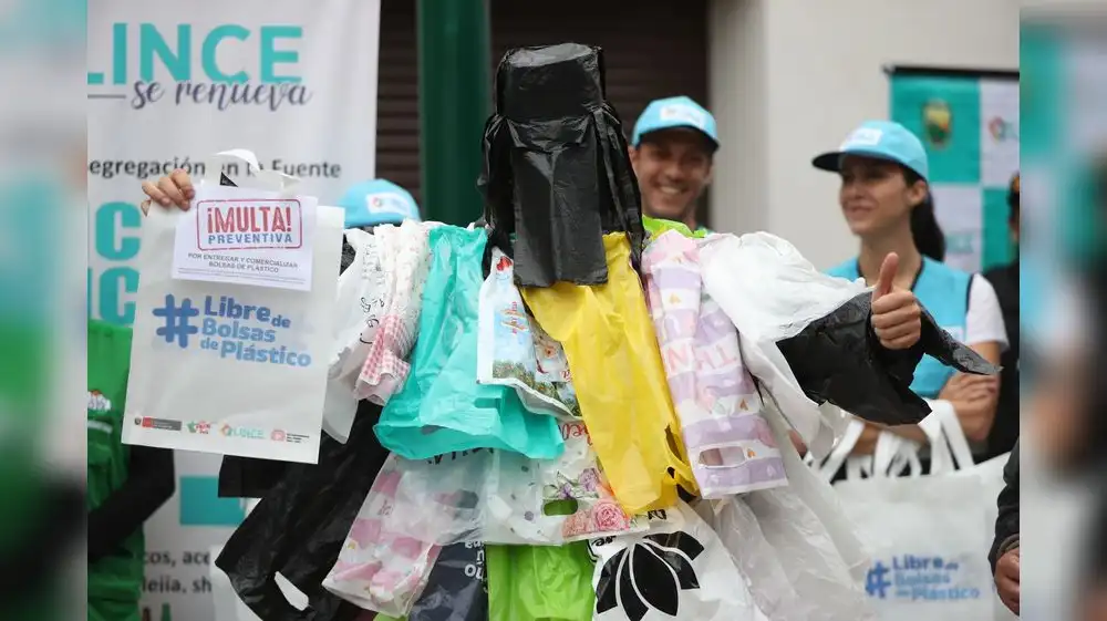 Perú consume 6 mil bolsas de plástico por minuto