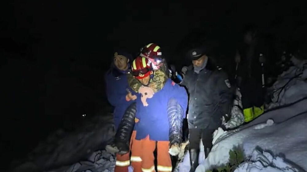 Evacúan a 350 senderistas tras tormenta de nieve en Everest