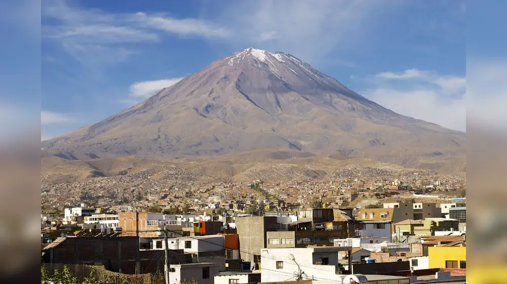 Evaluarán peligros en tres distritos de Arequipa por riesgo volcánico