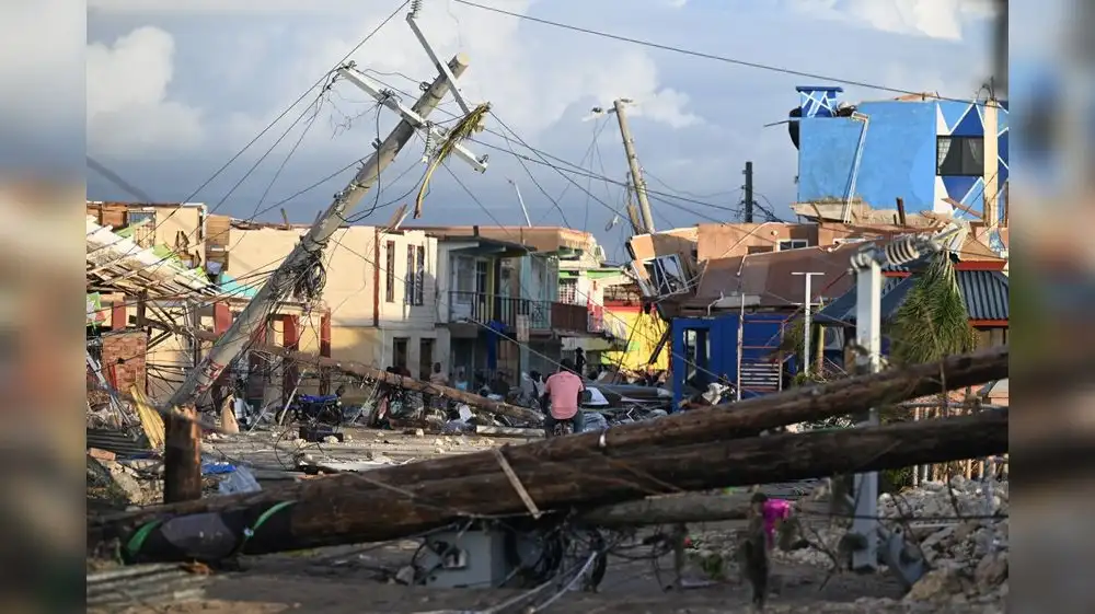 Huracán Melissa se retira de Jamaica y Cuba dejando estela de destrucción