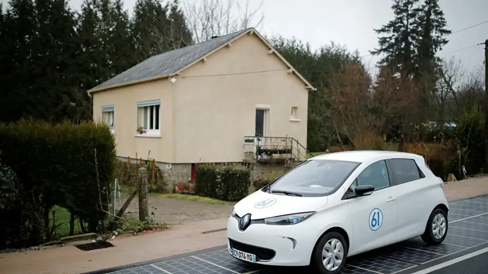 Francia pone en marcha la primera autopista eléctrica del mundo