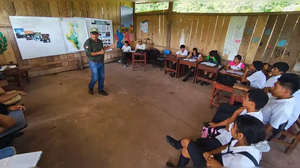 Jóvenes Kichwa fortalecen liderazgo ambiental en el Parque Nacional Cordillera Azul