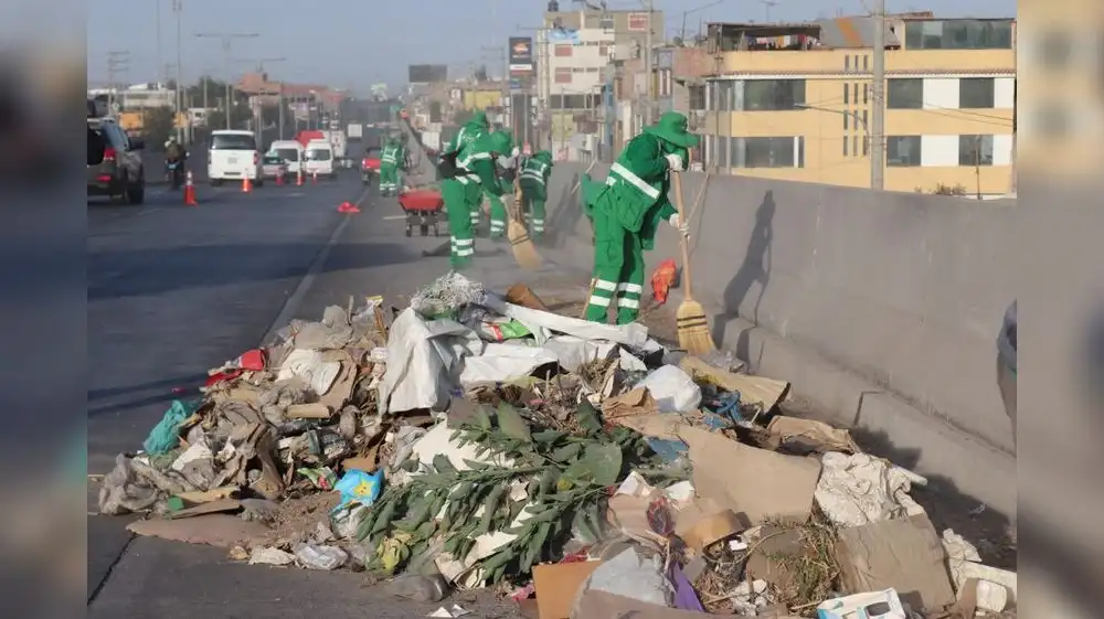 Recogen más de 240 toneladas de basura en autopista de Arequipa