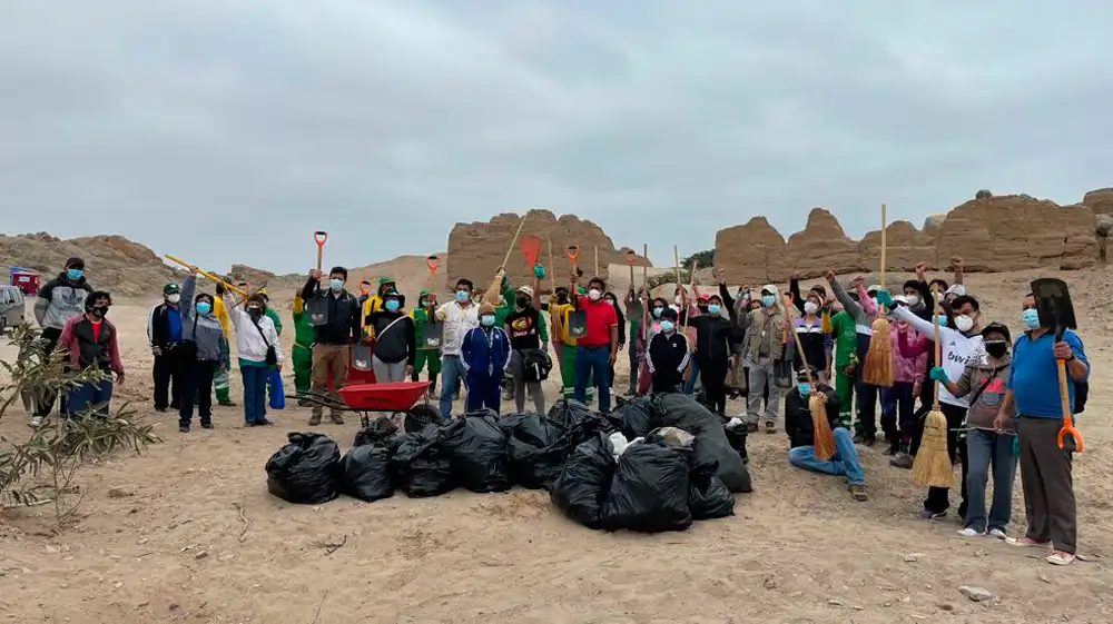 Ejecutan jornada de limpieza en sitio arqueológico Pampas de Reque