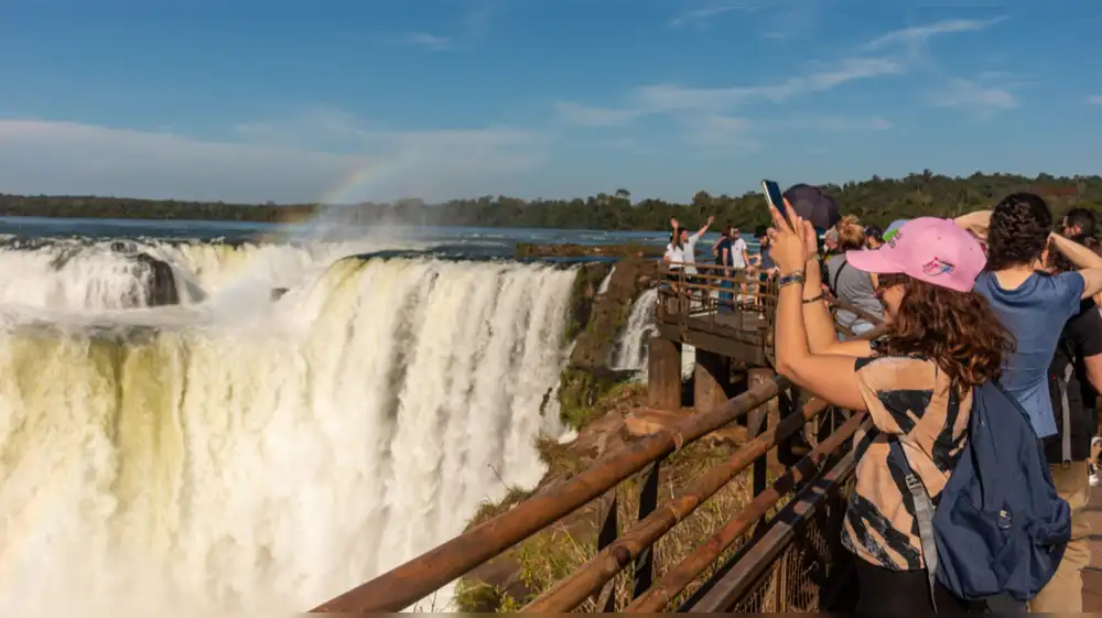 Argentina autoriza eventos de hasta 60 personas en Cataratas de Iguazú