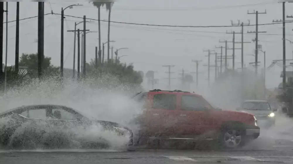 EE. UU: Intensas lluvias e inundaciones golpean sur de California