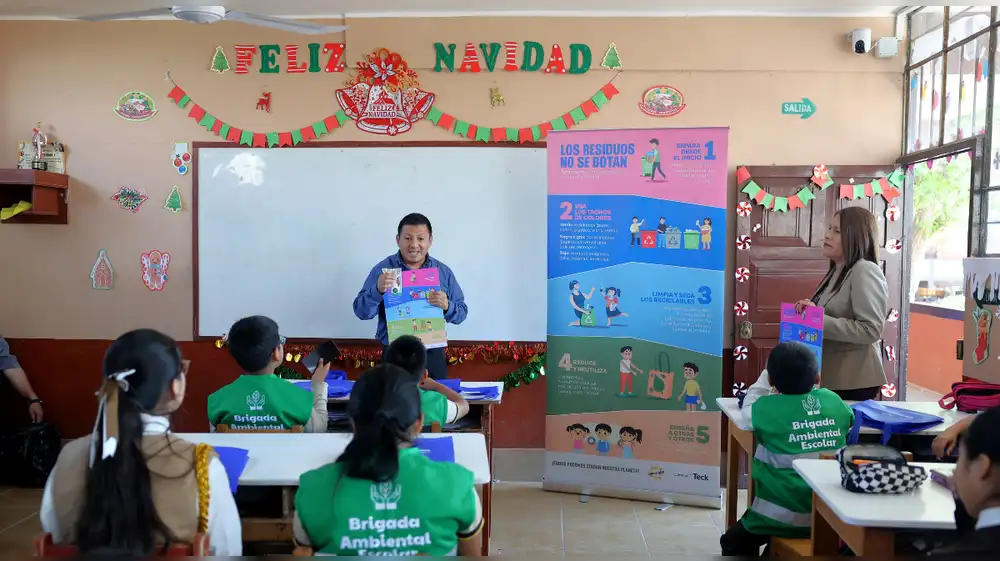 Premian a escuelas que promovieron gestión de residuos sólidos