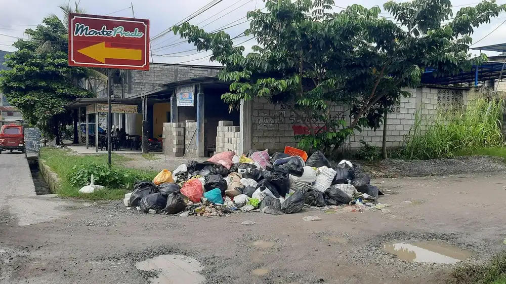 Calles de Tingo María colapsan por basura tras cierre de botadero