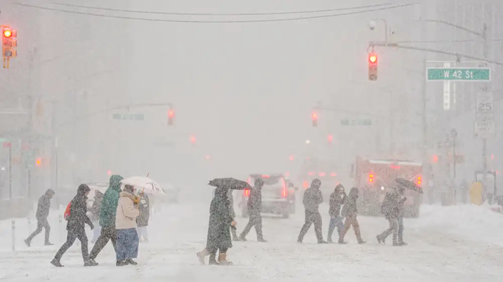 Feroz tormenta invernal deja 21 muertos en Estados Unidos