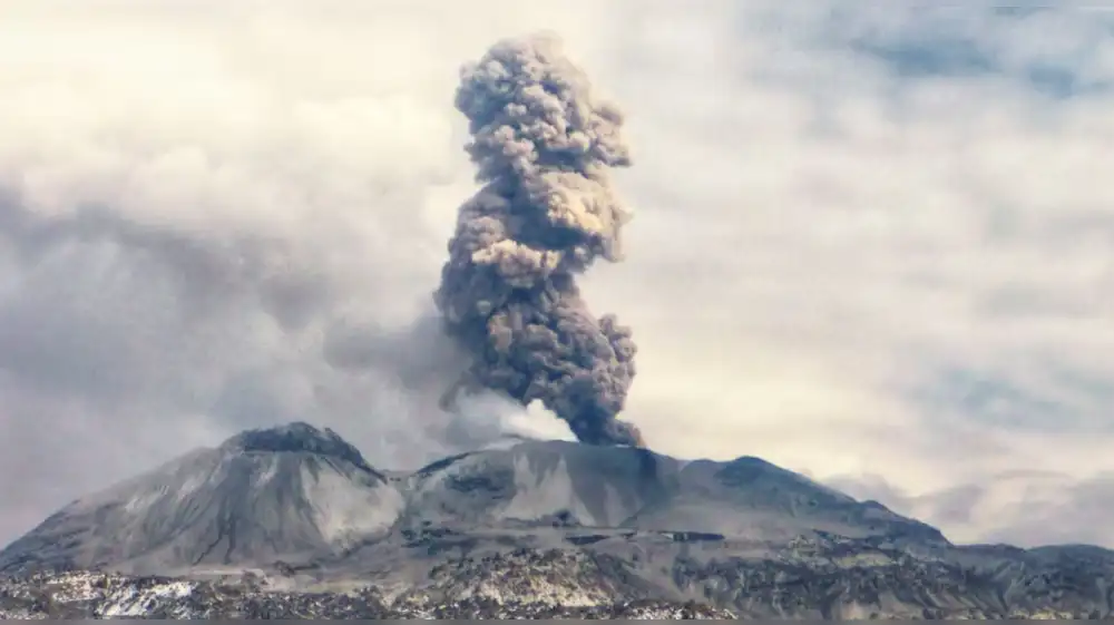 Arequipa en alerta por nueva explosión de volcán Sabancaya