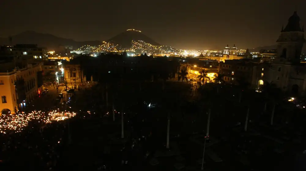 Miles de peruanos se sumaron a La Hora del Planeta 2026