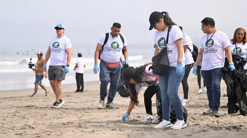 Cientos de voluntarios participan en jornada de limpieza en Agua Dulce