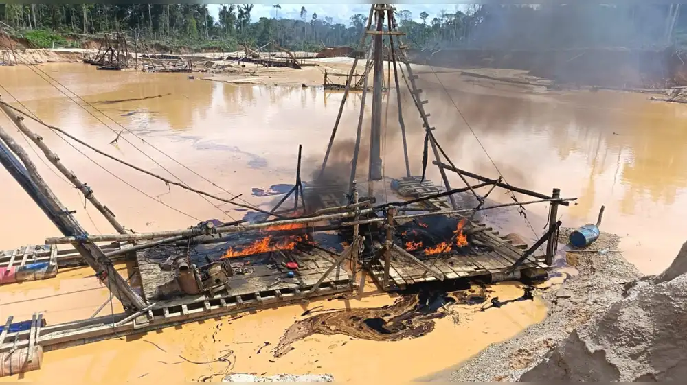 Tambopata: Destruyen 49 dragas y desmantelan campamentos de minería ilegal