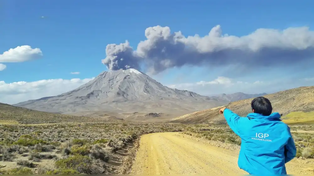 Volcanes del Perú son monitoreados en tiempo real contra desastres