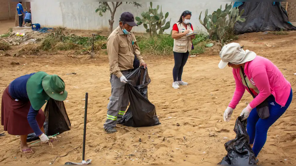 Ejecutan jornada de limpieza en complejo arqueológico de Lambayeque