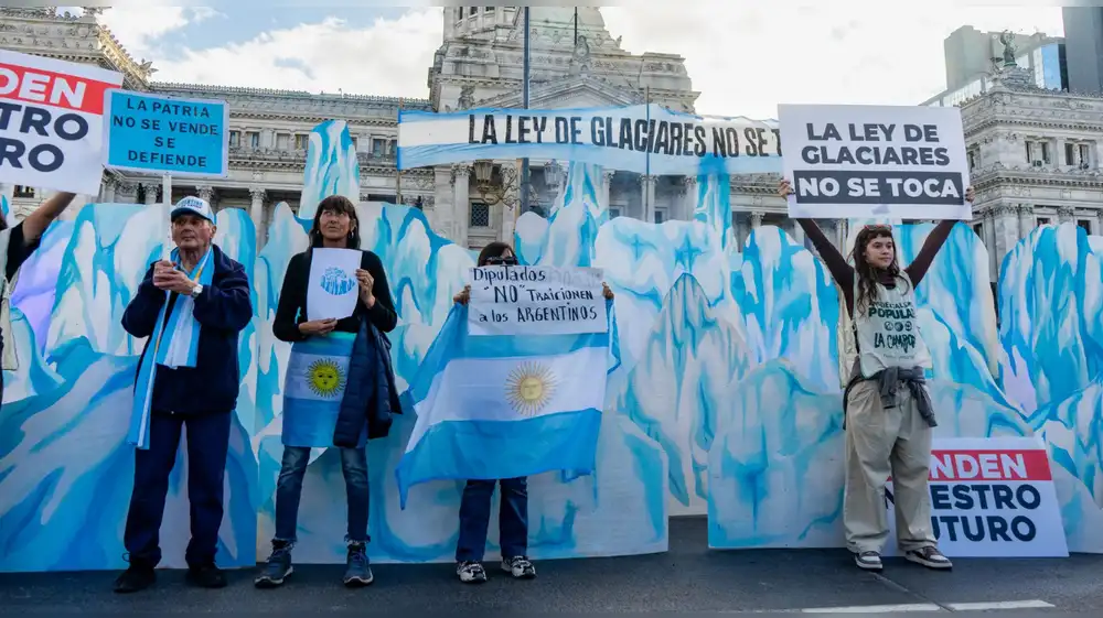 Ley de Glaciares: argentinos protestan por modificatoria de la norma