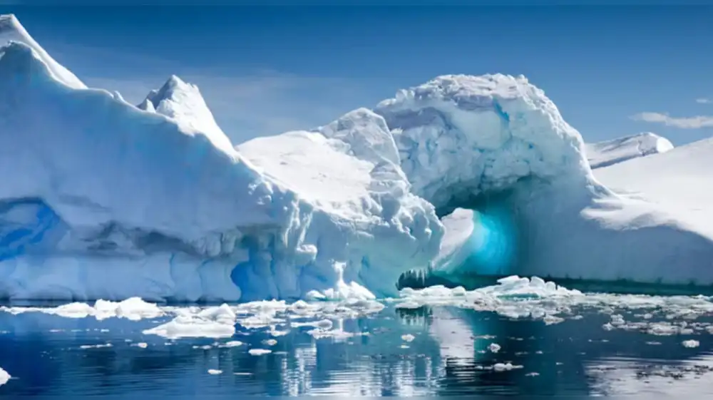 Aguas cálidas amenazan la Antártida y aceleran su deshielo