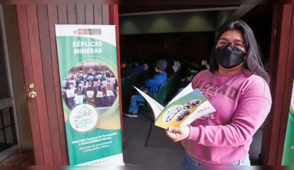 MINEM desarrolló talleres de Réplica Minera dirigido a jóvenes estudiantes MINEM desarrolló talleres de Réplica Minera dirigido a jóvenes estudiantes