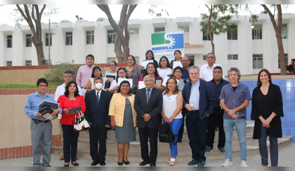 Programa Maestro 21 contribuye con la educación en la región Piura Programa Maestro 21 contribuye con la educación en la región Piura
