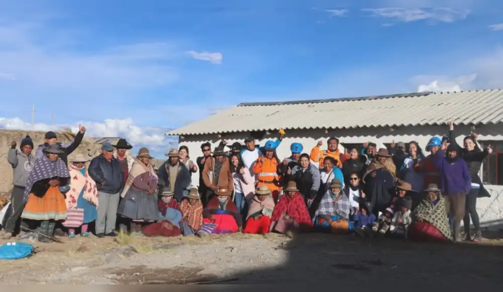 Minera Bateas y Grupo Etex realizan techado para la Asociación de Adultos Mayores Minera Bateas y Grupo Etex realizan techado para la Asociación de Adultos Mayores