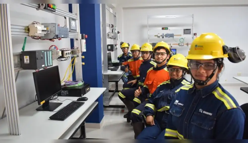 SIDERPERÚ y SENATI brindan becas integrales a jóvenes de escasos recursos en Chimbote SIDERPERÚ y SENATI brindan becas integrales a jóvenes de escasos recursos en Chimbote