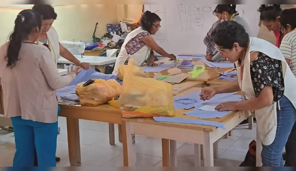 Capacitaron a mujeres para mejorar ingresos alternativos ofreciendo prendas de trabajo Capacitaron a mujeres para mejorar ingresos alternativos ofreciendo prendas de trabajo