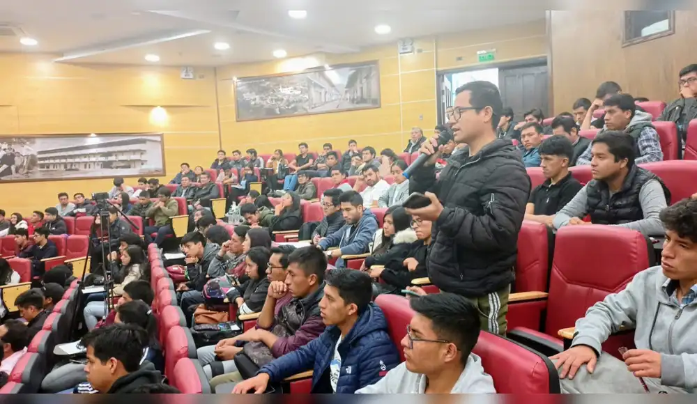 Alumnos de la UNC fortalecerán su formación profesional con el programa “De la industria a las aulas” Alumnos de la UNC fortalecerán su formación profesional con el programa “De la industria a las aulas”