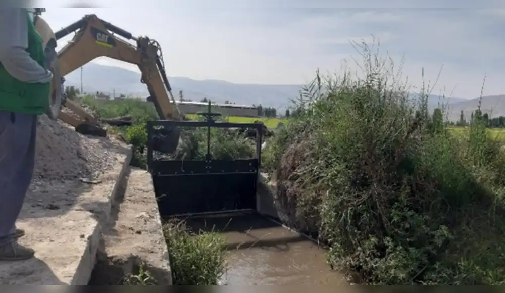 Instalaron compuertas para mejorar distribución y uso de agua en el valle de Majes Instalaron compuertas para mejorar distribución y uso de agua en el valle de Majes