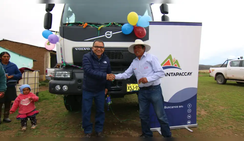 Antapaccay entregó camión cisterna a la comunidad de Huisa en Cusco Antapaccay entregó camión cisterna a la comunidad de Huisa en Cusco