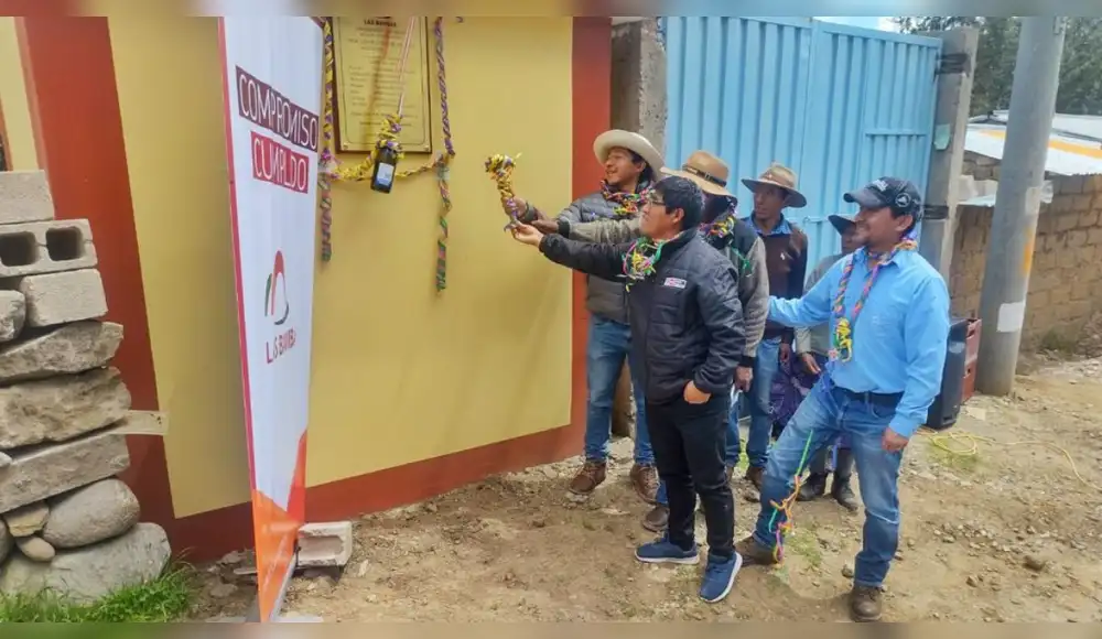 Las Bambas instala servicios higiénicos en distrito de Velille Las Bambas instala servicios higiénicos en distrito de Velille