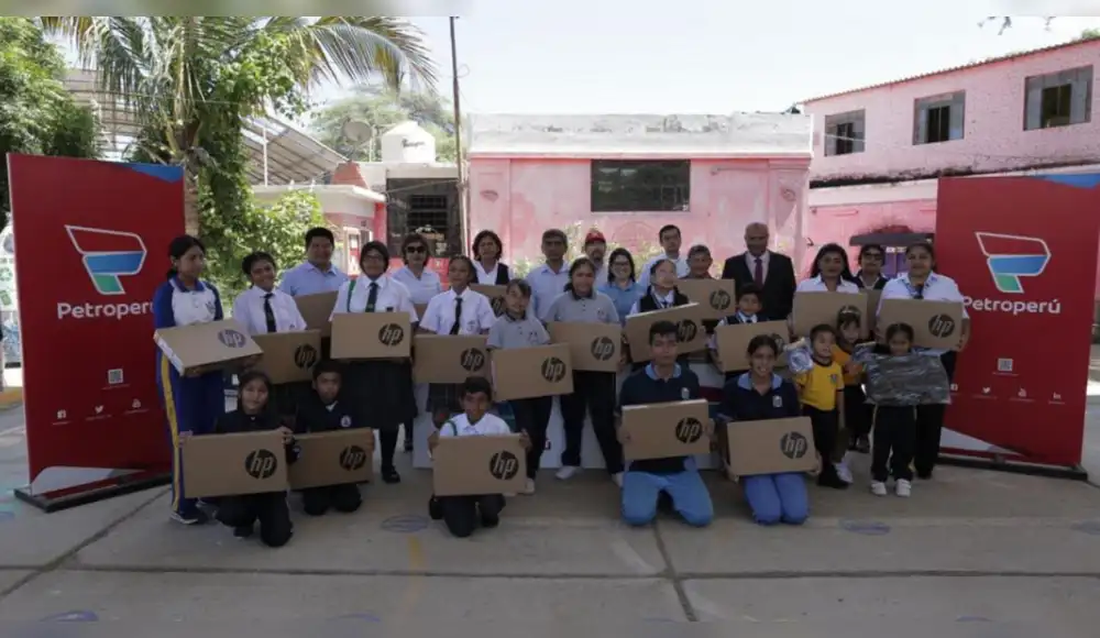 Petroperú premia con computadoras a colegios de Talara Petroperú premia con computadoras a colegios de Talara