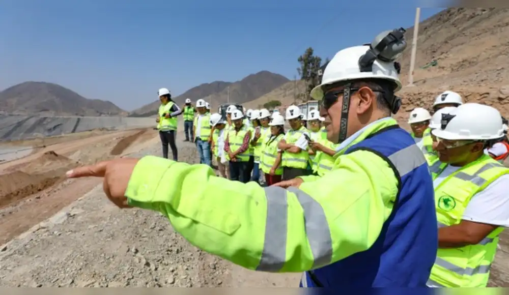 Líderes comunitarios reconocen la viabilidad de una convivencia armoniosa entre la actividad agrícola y minera . Líderes comunitarios reconocen la viabilidad de una convivencia armoniosa entre la actividad agrícola y minera .