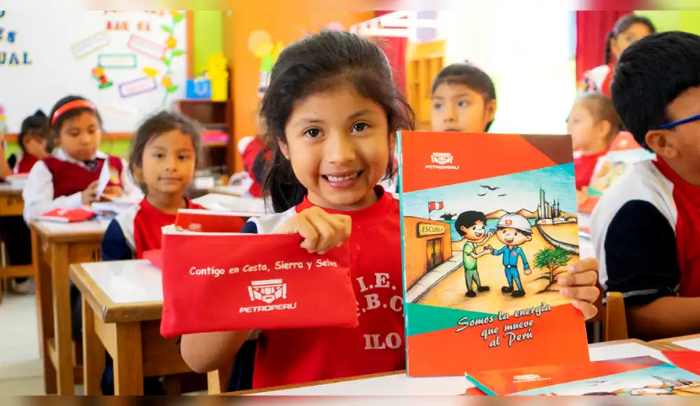 Estudiantes reciben útiles escolares donados por Petroperú. Estudiantes reciben útiles escolares donados por Petroperú.