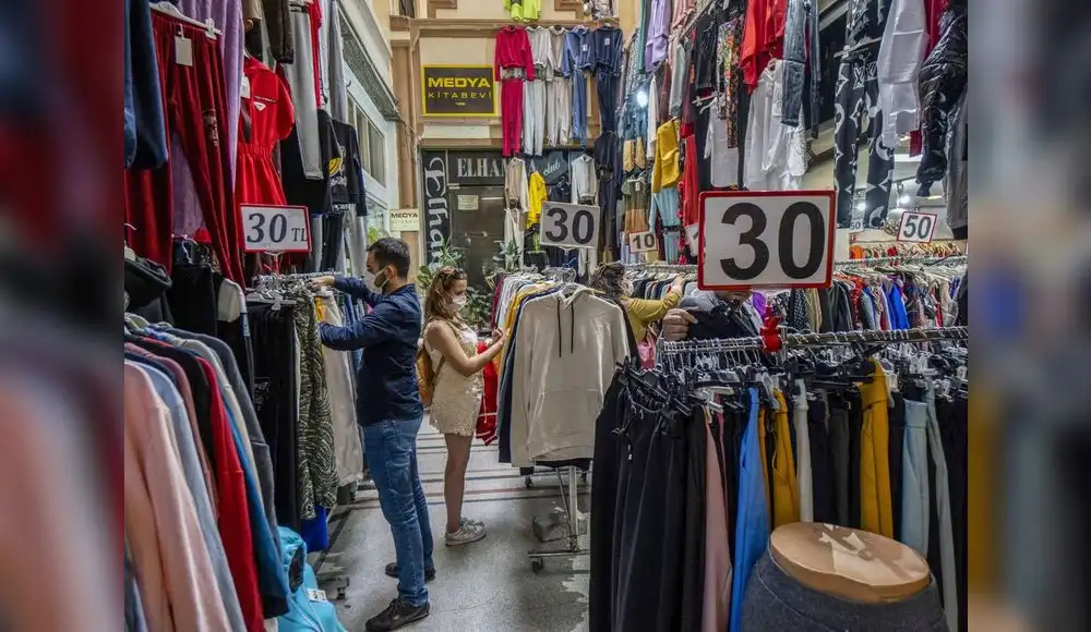 Ropa de segunda mano: una opción de moda sostenible Ropa de segunda mano: una opción de moda sostenible