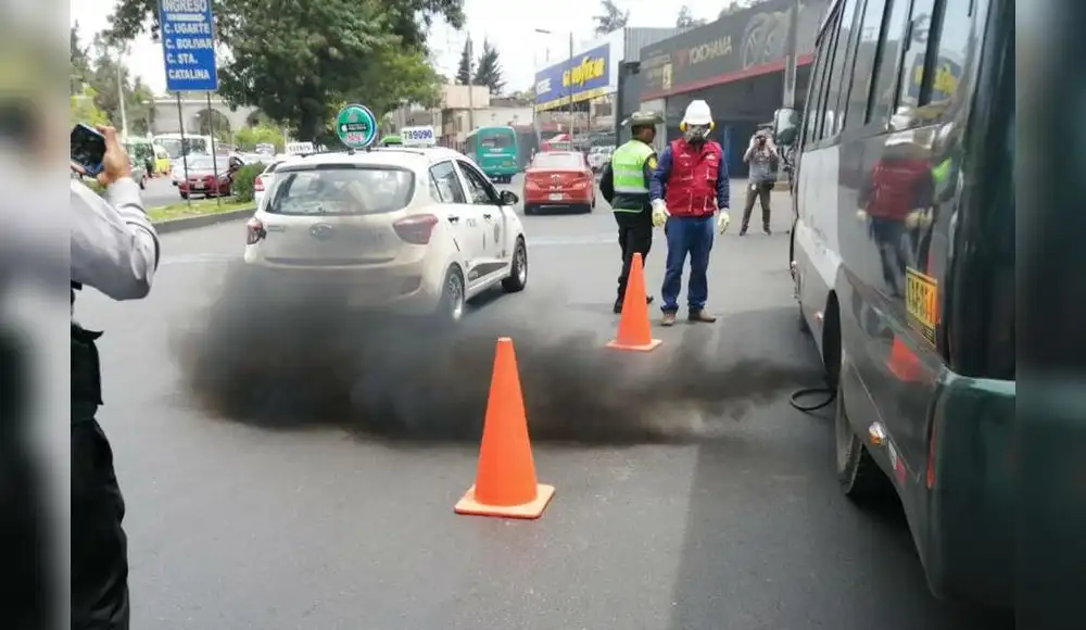 Contaminación atmosférica es más dañina que consumir tabaco