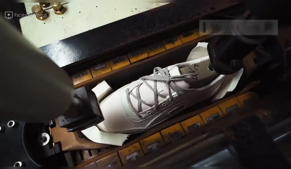 Thaely: La empresa que produce zapatillas hechas a base de bolsas de plástico