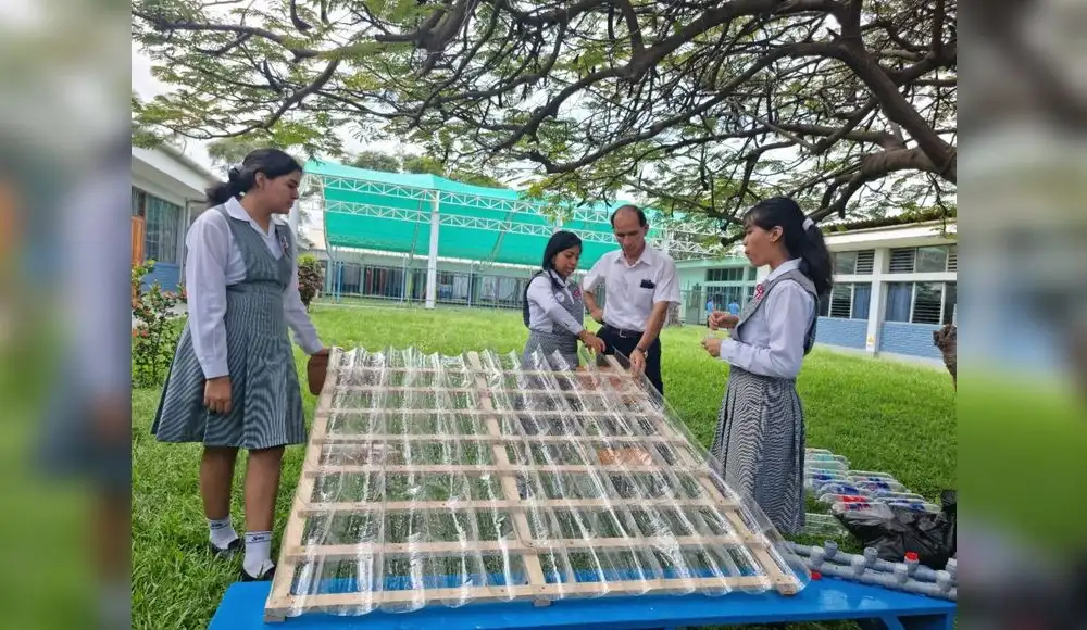 Escolares construyen techos ecológicos para población vulnerable